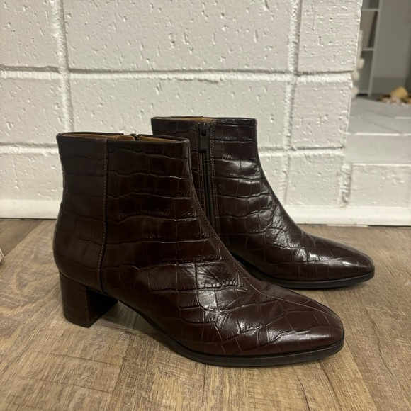 Via Spiga Sahira brown croc embossed booties - Picture 1 of 9